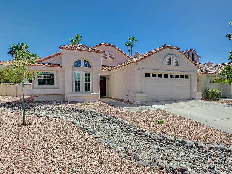 272 Comfort Dr — Photo 3