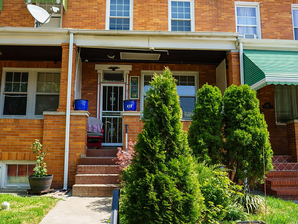 439 Elrino St