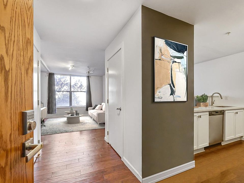 1st image of 601 Alabama St Unit 102