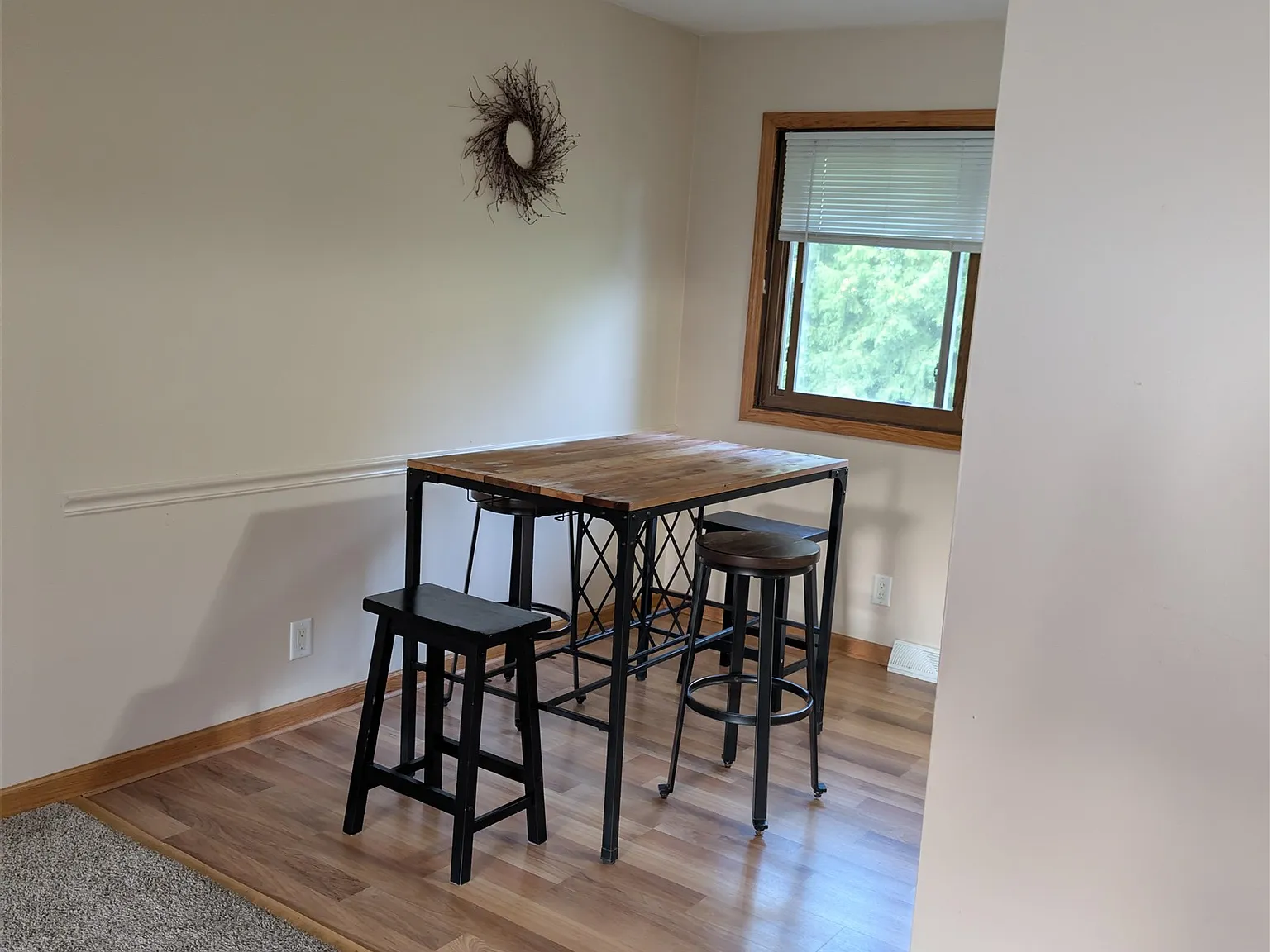 3 bed, 2.0 bath, 1450 sqft, $2,600 — Photo 2