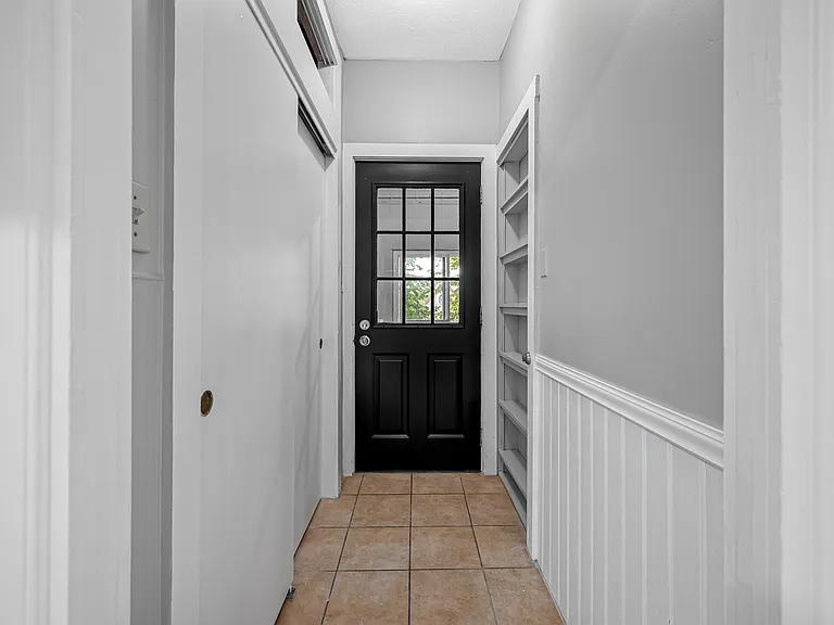 51 King Philip Rd #1 — Photo 10