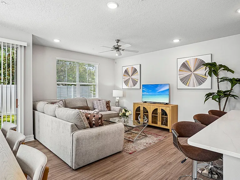 Lake Tavares Apartments — Photo 12
