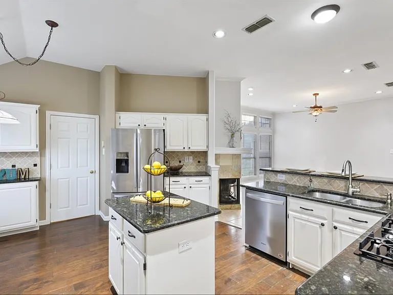 4500 Portrait Ln — Photo 6