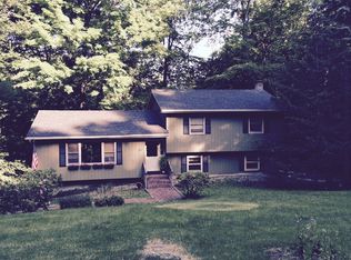 52 Oak Ridge Dr, Putnam Valley, NY 10579