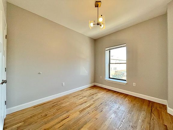 4th image of 45 Clifton Pl #1D