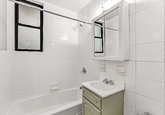 4th image of 214 W 102nd St APT 2D