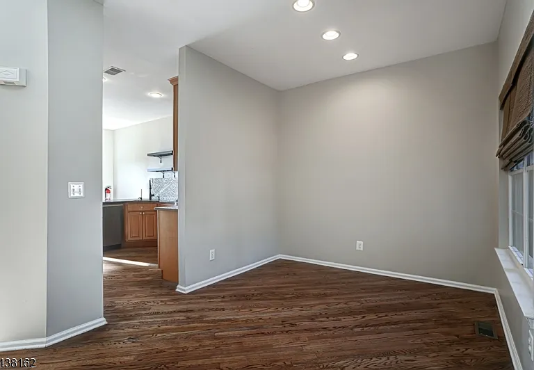 1039 Shadowlawn Dr — Photo 3