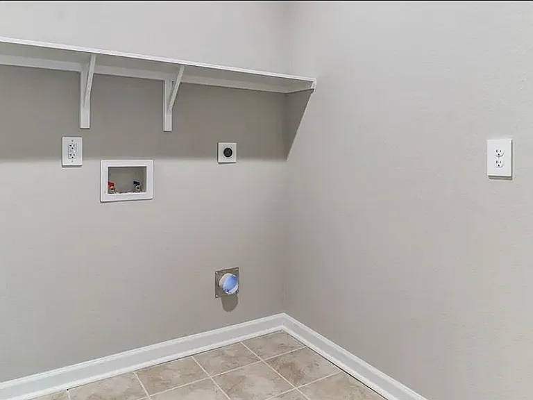 1742 Sawgrass Dr — Photo 15