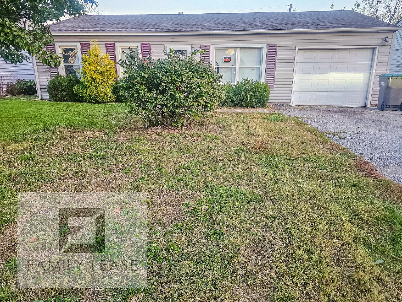 3 bed, 957 sqft, $1,300 — Photo 2
