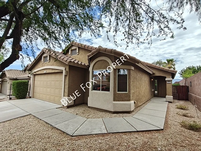 10923 S Lake Gambusi Dr — Photo 1