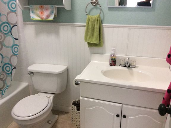 5th image of 817 Hinton Dr