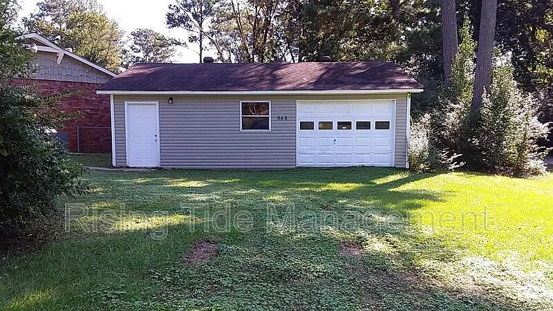 3 bed, 2.0 bath, 1248 sqft, $1,250 — Photo 2