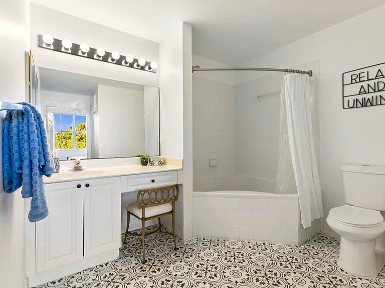 2040 Greenview Shores Blvd #203 — Photo 8