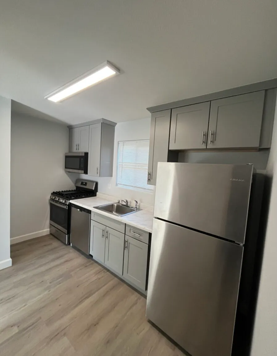 2 bed, 1.0 bath, $2,050 — Photo 2