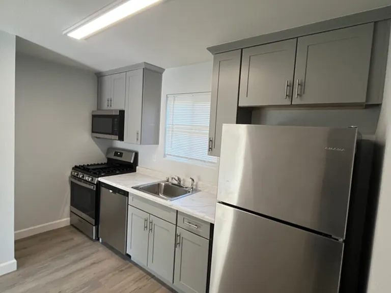 320 W 20th St #5 — Photo 2
