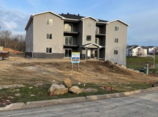 3130 Lake Ridge Dr #1, Dubuque, IA 52003