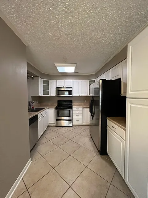 3 bed, 2040 sqft, $1,750 — Photo 3