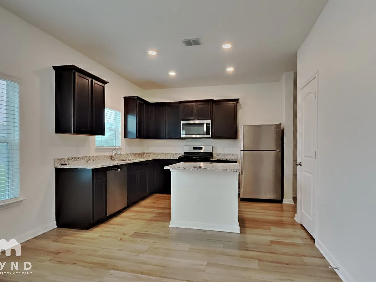3 bed, 2.5 bath, 1344 sqft, $1,500 — Photo 3