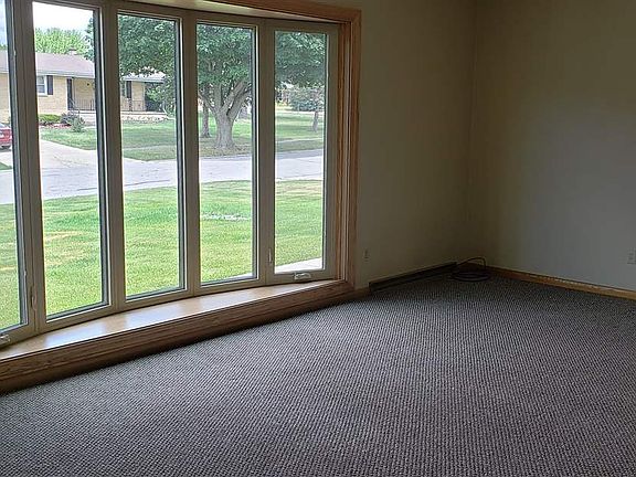2nd image of 4701 Lanewood Dr