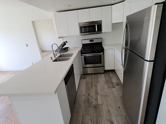 5th image of 939 Palm Ave #405A