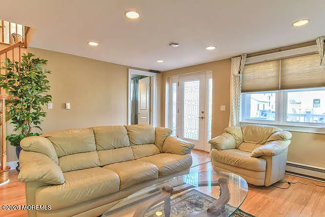 5 bed, 2378 sqft, $6,500 — Photo 3