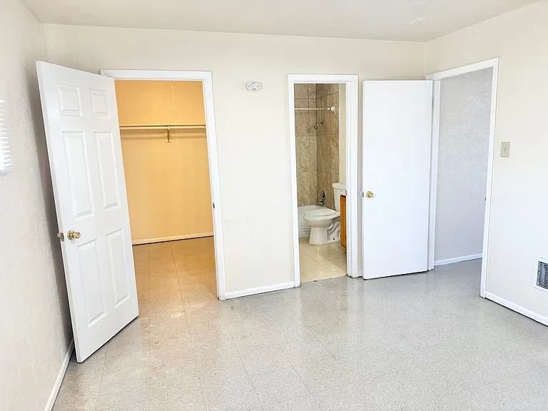 One Bedroom Units with Walk-in Closet — Photo 3