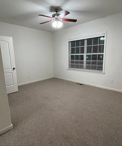 425 Hometowne Ter — Photo 10