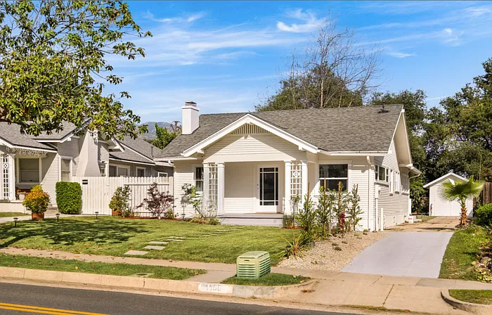 1166 N El Molino Ave — Photo 11