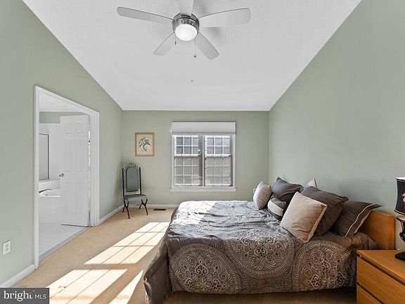 5th image of 13 Vanderbilt Ct