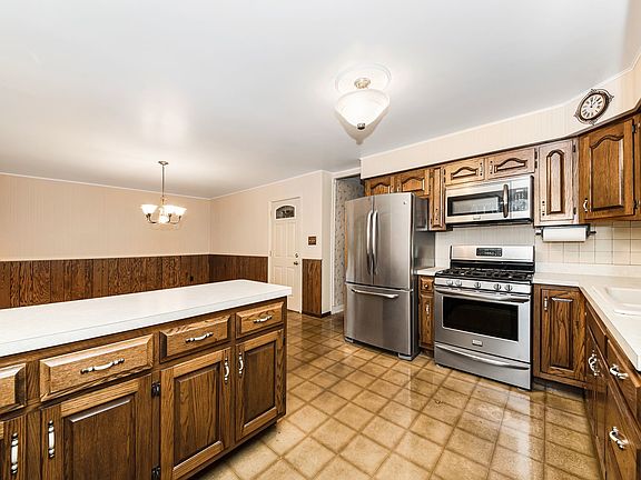 5th image of 2607 Campbell St