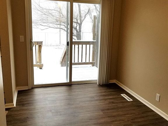 4th image of 414 Chateau Dr APT B