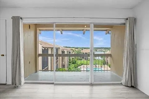 564 Orange 40 Dr #40 — Photo 13