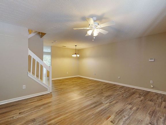 5th image of 670 Emerald Cove Dr