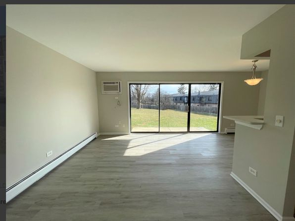 985 S Court Of Shorewood APT 1A