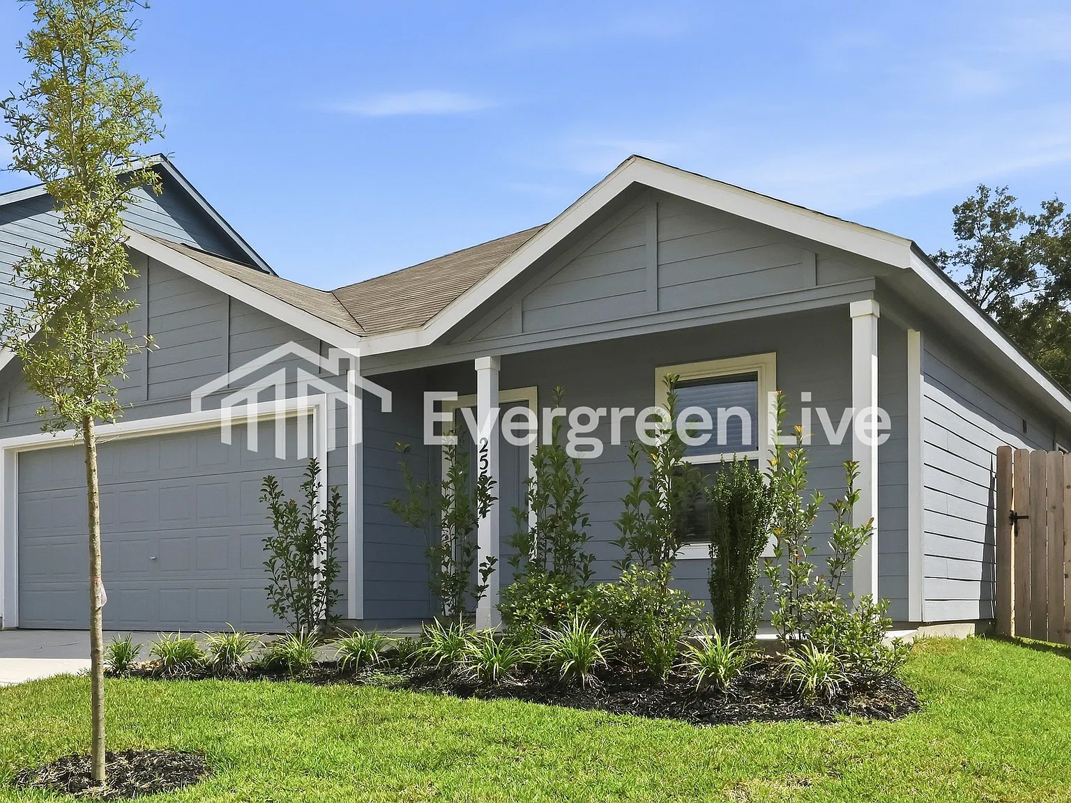 4 bed, 2.0 bath, 1667 sqft, $1,595 — Photo 2