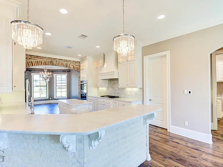 555 Canterbury Ln — Photo 6