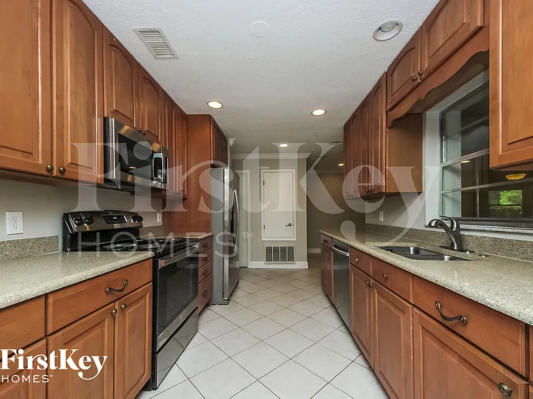 2409 Brookside Ave — Photo 5