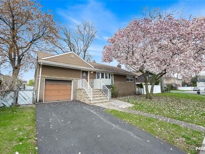 163 S Leswing Ave, Saddle Brook, NJ, 07663