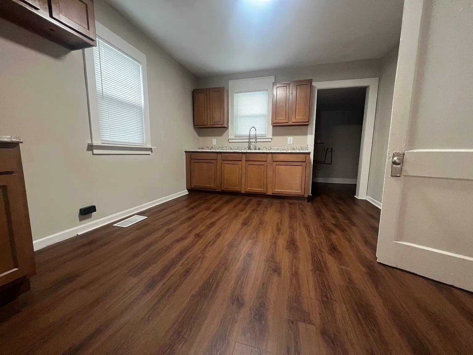 3 bed, 1200 sqft, $1,300 — Photo 4