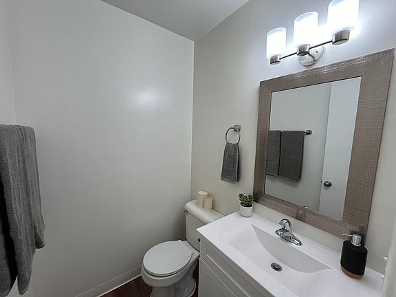 3rd image of 518 Evergreen St APT 8