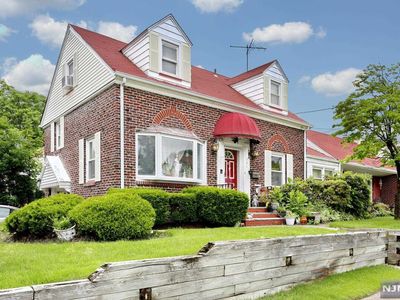 581 Mola Blvd, Elmwood Park, NJ, 07407