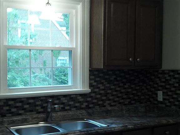 4th image of 1025 Welton Ave