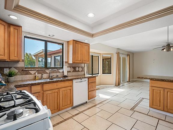 4th image of 430 Yellowstone Drive