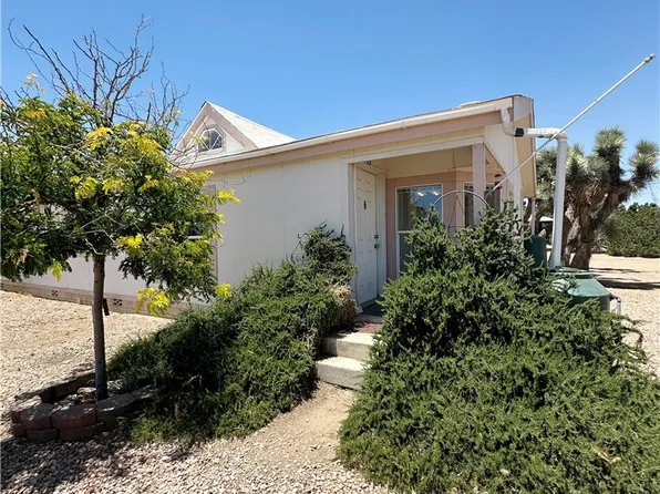 9016 Middleton Rd, Phelan, CA 92371