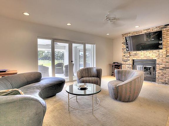 3rd image of 385 Glenbrook Dr