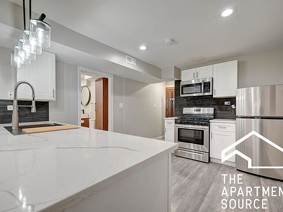 4th image of 2853 W Dickens Ave #G