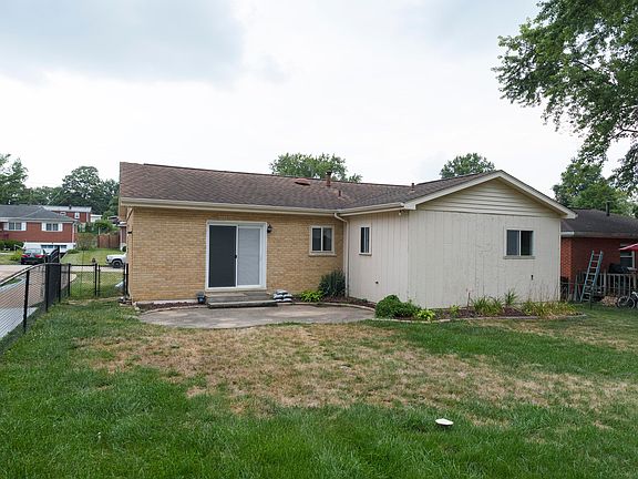 2nd image of 35 Patricia St