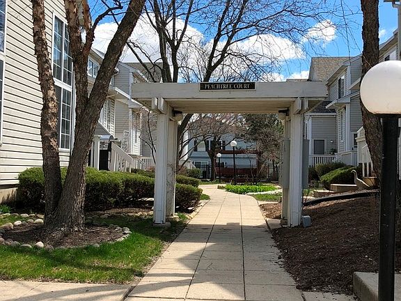 4th image of 313 Peachtree Ct #313