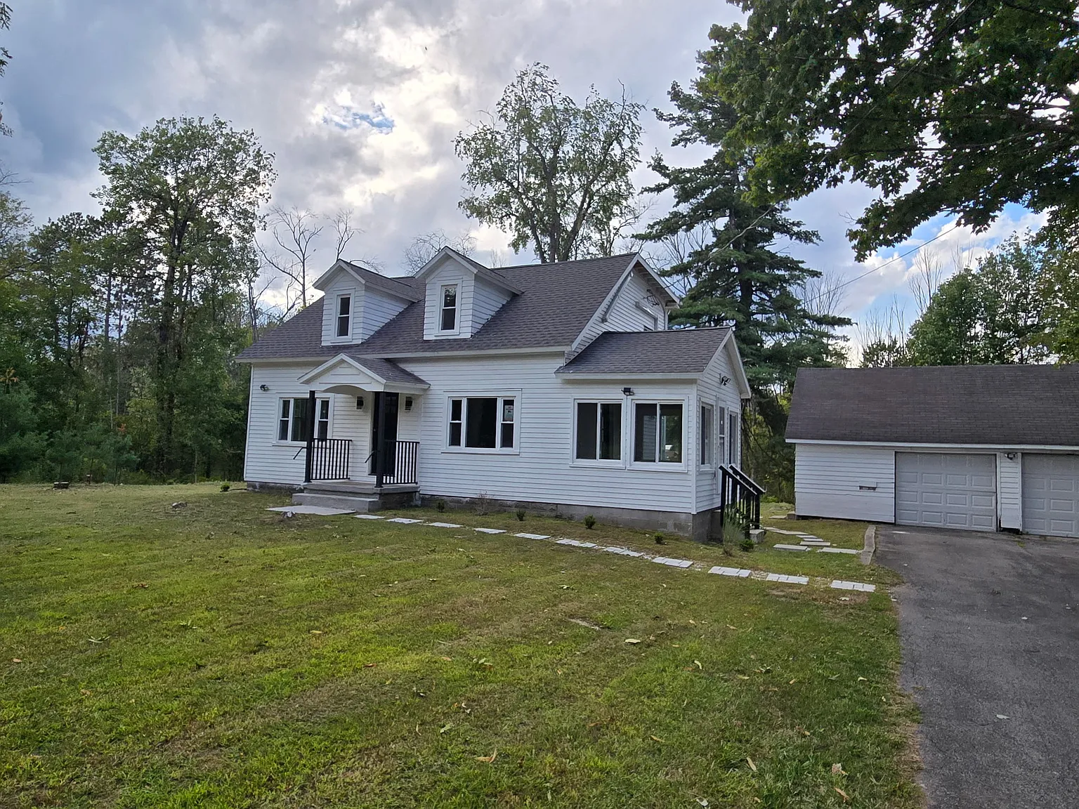 3 bed, 1420 sqft, $2,500 — Photo 1
