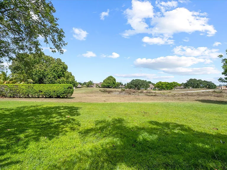 2585 Sheltingham Dr — Photo 42